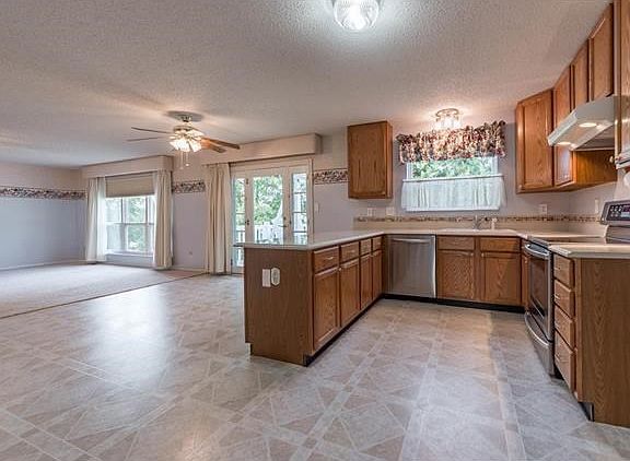 Kitchen has 42" cabinets with pull out shelves, quartz countertops and stainless appliances