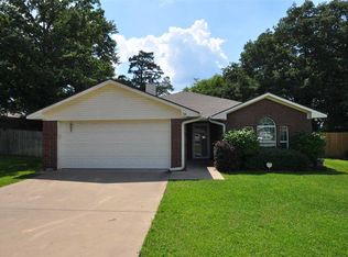514 Molly Ln, Lindale, TX 75771