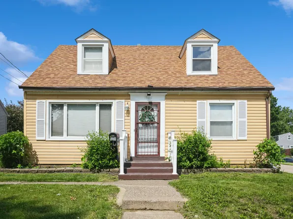 1128 28th St, Bettendorf, IA 52722