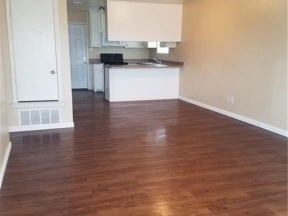 3rd image of 213 Joyce St