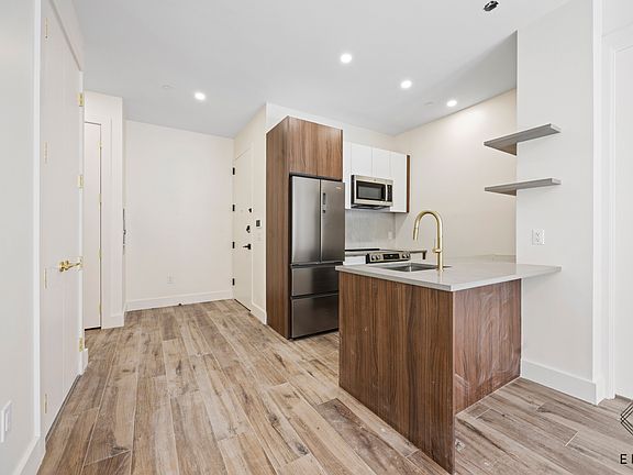 3rd image of 151 Hawthorne St #2B