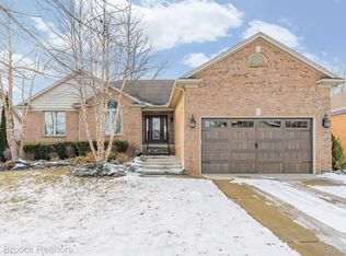 39191 Rivercrest Ave, Harrison Township, MI 48045