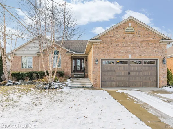 39191 Rivercrest Ave, Harrison Township, MI 48045