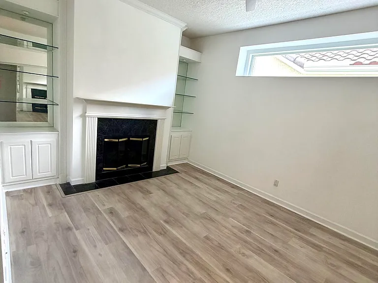 702 SW Aruba — Photo 14