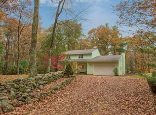 34 Adams Rd, Hubbardston, MA 01452