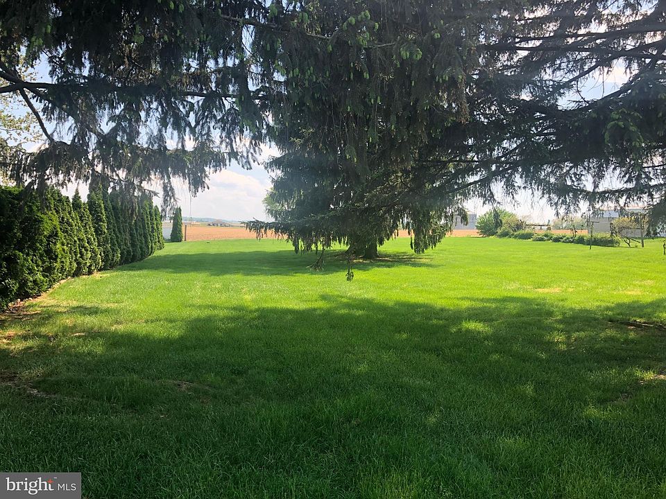 2nd image of 1078 Donegal Springs Rd