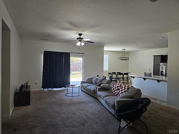 2nd image of 1426 W Sidonia St