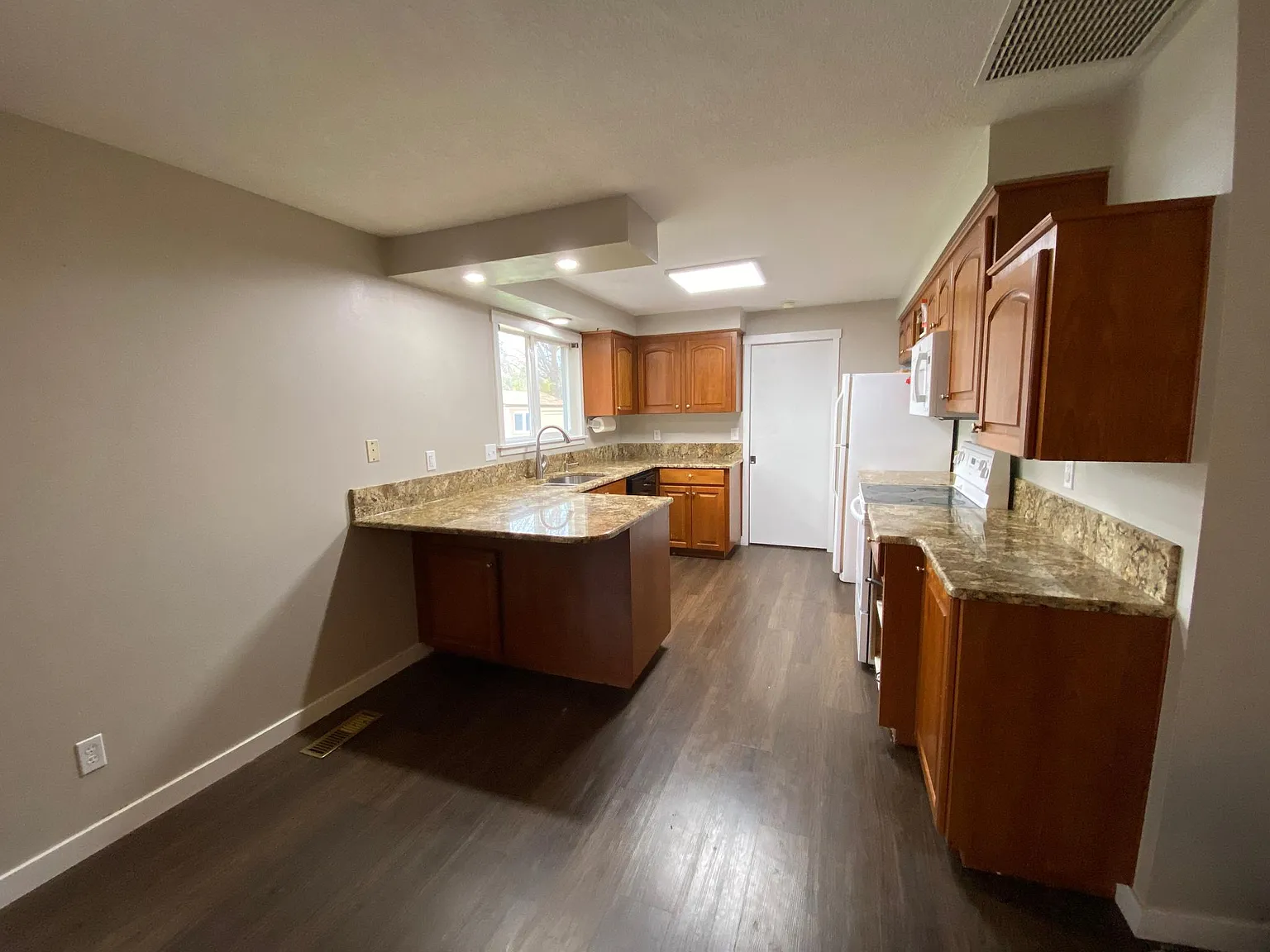 4 bed, 1859 sqft, $3,100 — Photo 4
