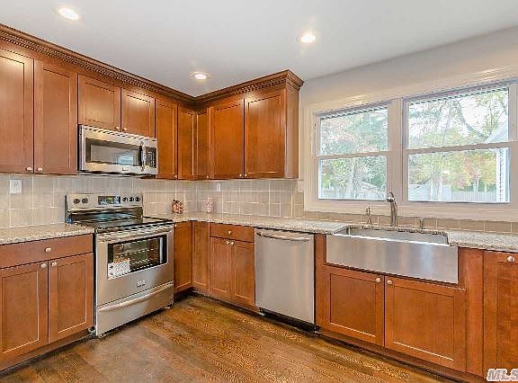 3rd image of 33 Wendy Dr