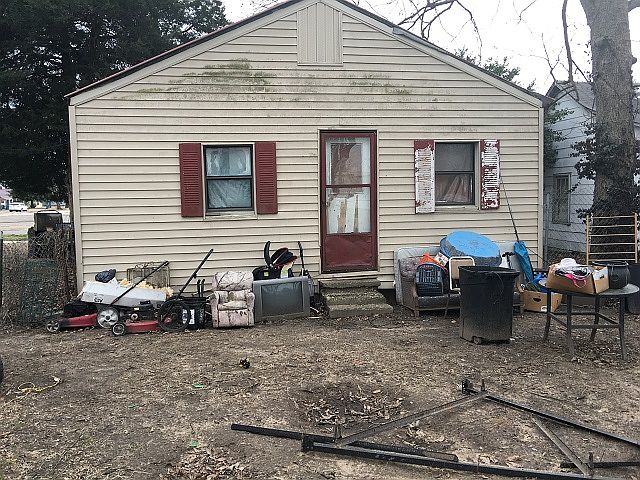 2nd image of 306 W Laclede St
