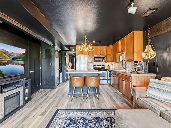 3rd image of 28 Illinois Gulch Road UNIT 6
