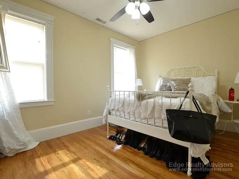 40 Glencoe St #2 — Photo 9