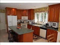 1st image of 8 E Woodbine Dr