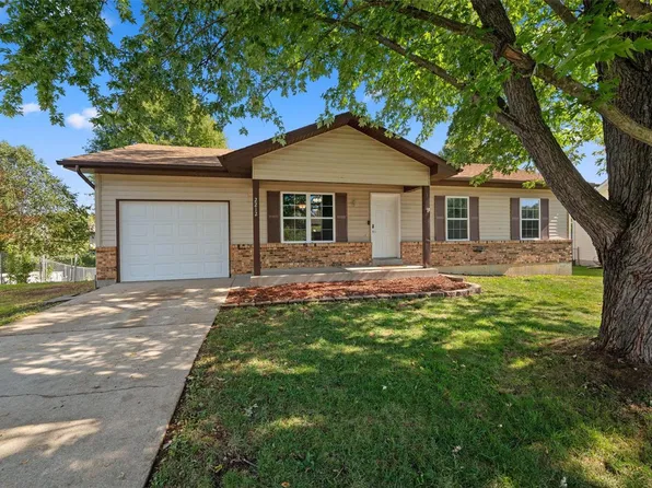 2212 Pinta Dr, Warrenton, MO 63383