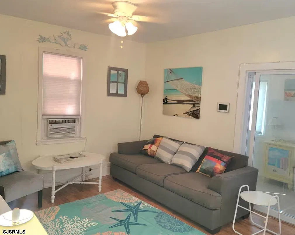 3 bed, 2.0 bath, $2,400 — Photo 2