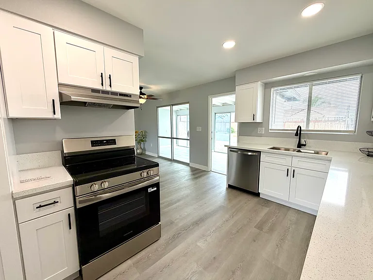 26090 Portrush Dr — Photo 21