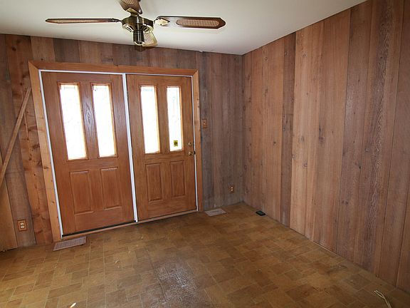 5th image of 747 Saint Matthews Cir