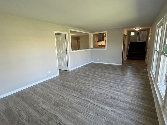 3rd image of 15954 Minerva Ave