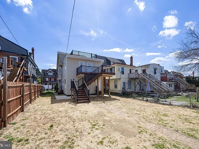 325 W Barnard St W — Photo 57