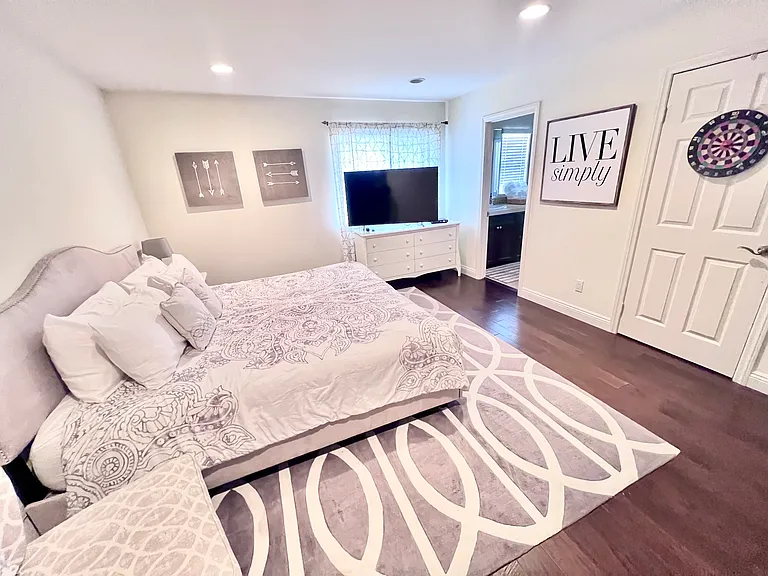 12828 Harwick Ln — Photo 30