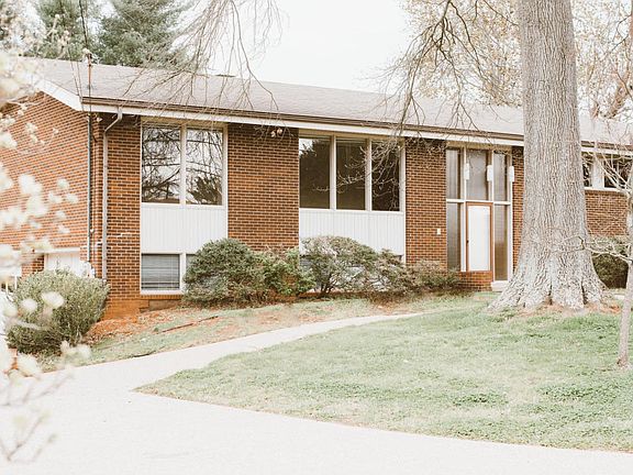 2nd image of 809 Whirlaway Cir