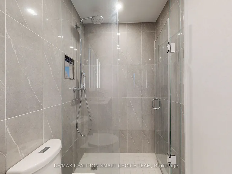 10 Inn On The Park Dr #212 — Photo 32