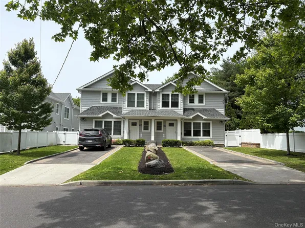 17B Dunes Ln, Pt Washington, NY 11050