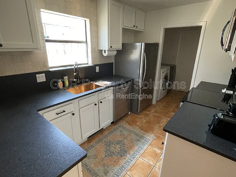 520 Ortiz Dr NE — Photo 6