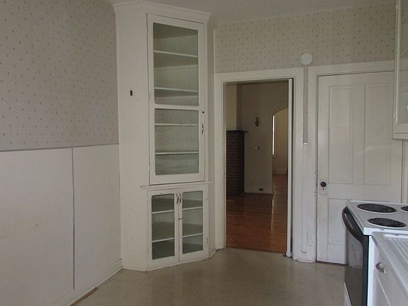 Kitchen into Dining Room 123