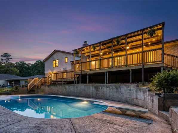 1005 Princeton Pl, Northport, AL 35473