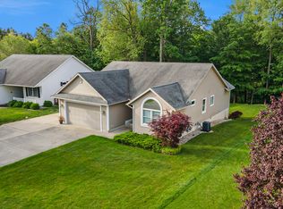 819 S Brookside Dr, Norton Shores, MI 49441