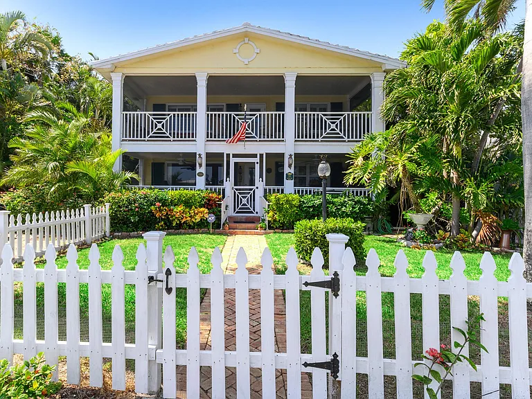 24 Marine Way — Photo 1