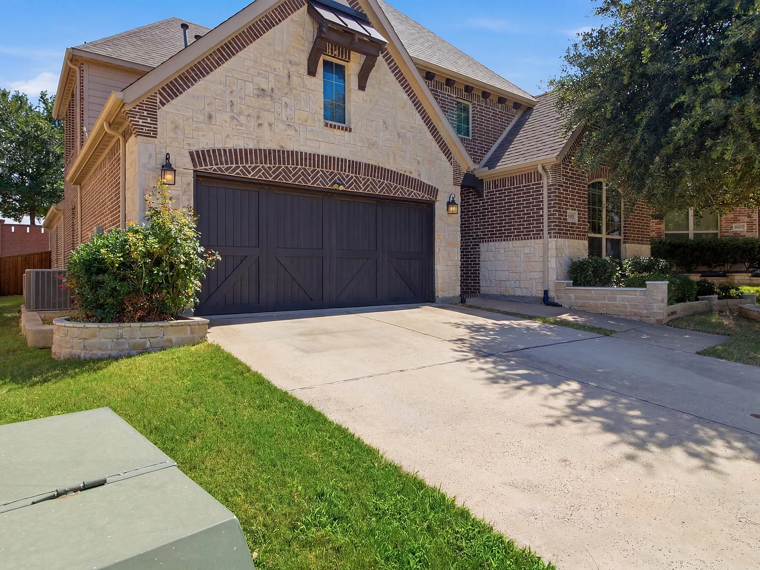 4 bed, 2669 sqft, $3,450 — Photo 2