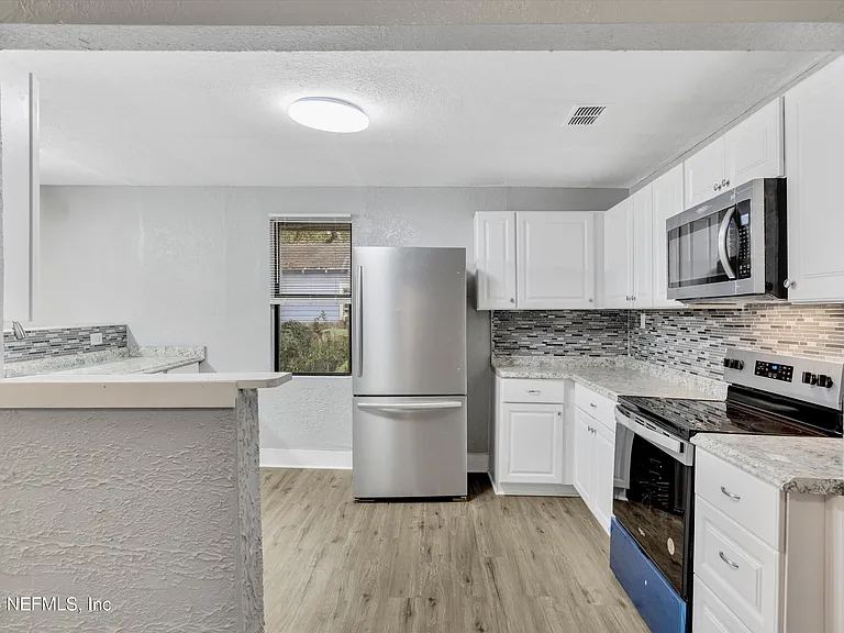 1722 W 30th St — Photo 17