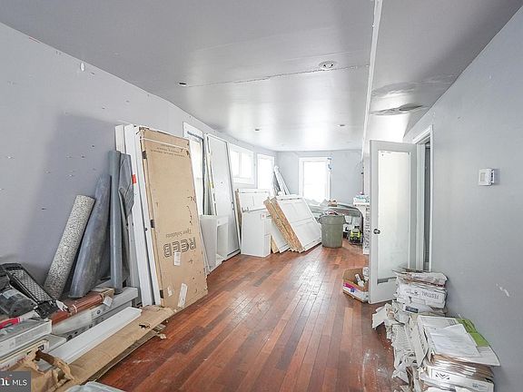 4th image of 912 Kennedy St NW