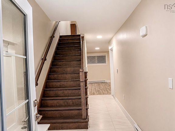 4th image of 17 Grosse St