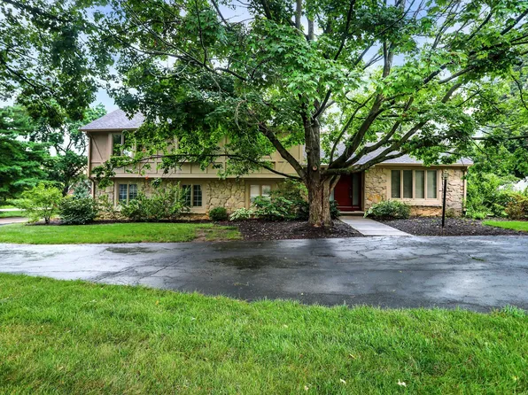 40 Blackstone Pl, Zionsville, IN 46077