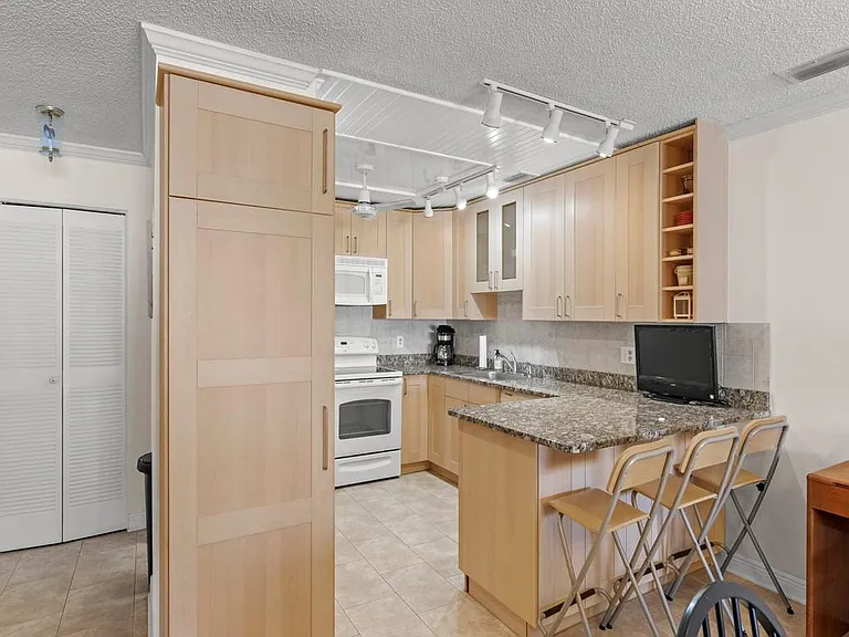 5100 Highway A1A #71H — Photo 10