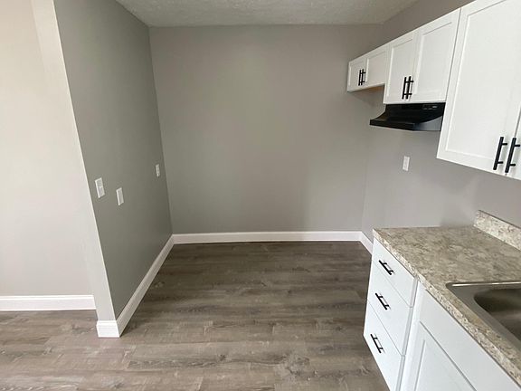 2nd image of 2316 Newton St