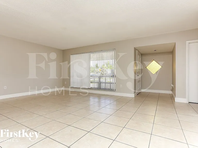 7728 Alhambra Blvd — Photo 5