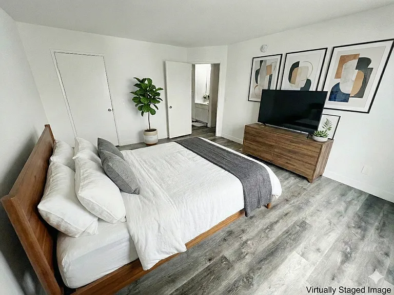 20954 Vanowen St — Photo 10