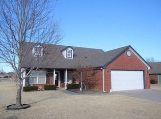 1409 W 11th St, Grove, OK 74344