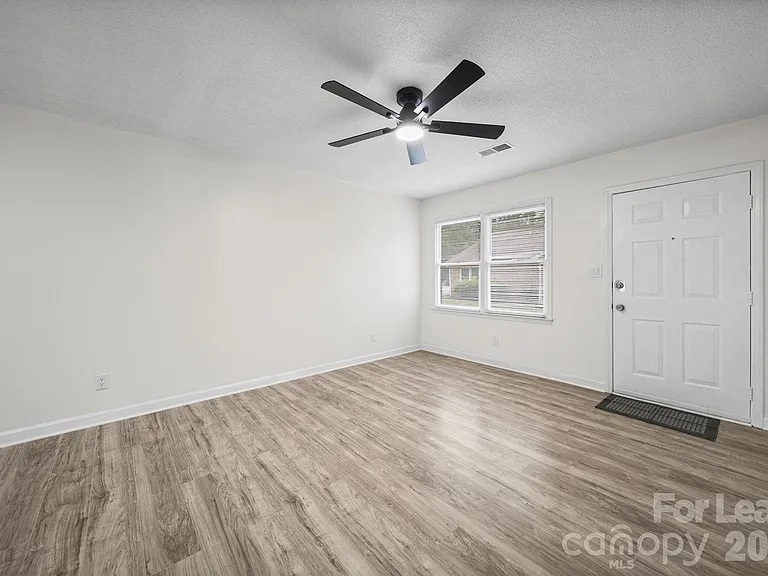 1110 Chandler Dr — Photo 11
