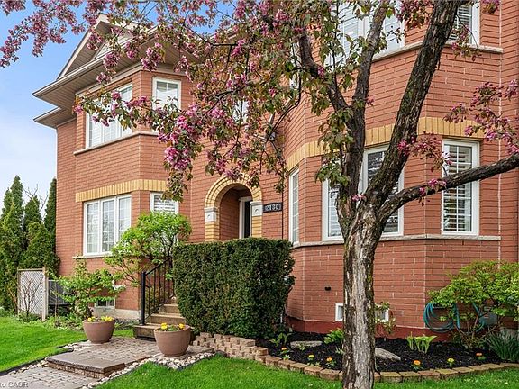 4th image of 2130 Forest Gate Park
