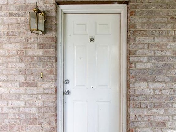 5th image of 3854 S Mitchell Cv APT 202