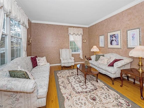 5th image of 419 Daniel Dr