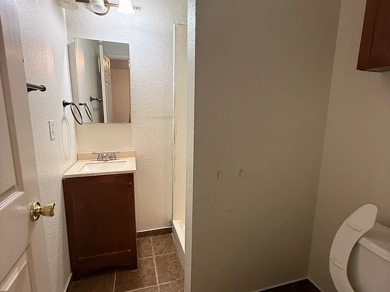 7540 Lemon Hill Ave — Photo 11