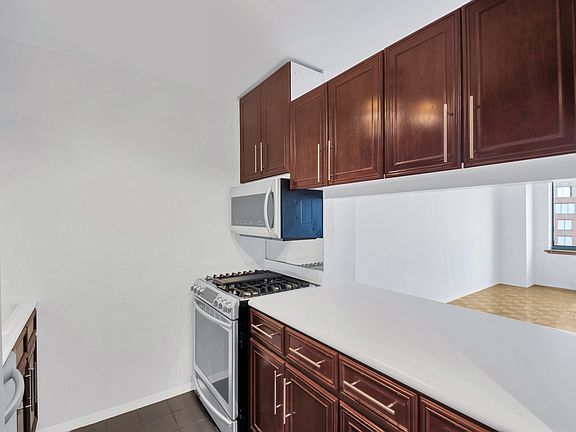 5th image of 21 S End Ave #Penthouse 1j