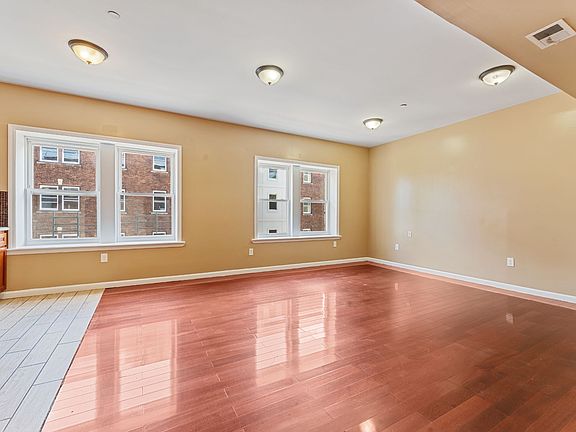 4th image of 39 N Burnett St APT 15