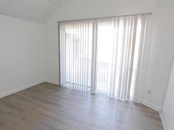 5th image of 840 Chestnut Ave #17
